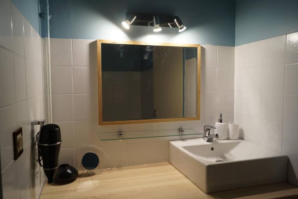 Studio Lumineux Au Centre Ville Баньер-де-Бигор Экстерьер фото